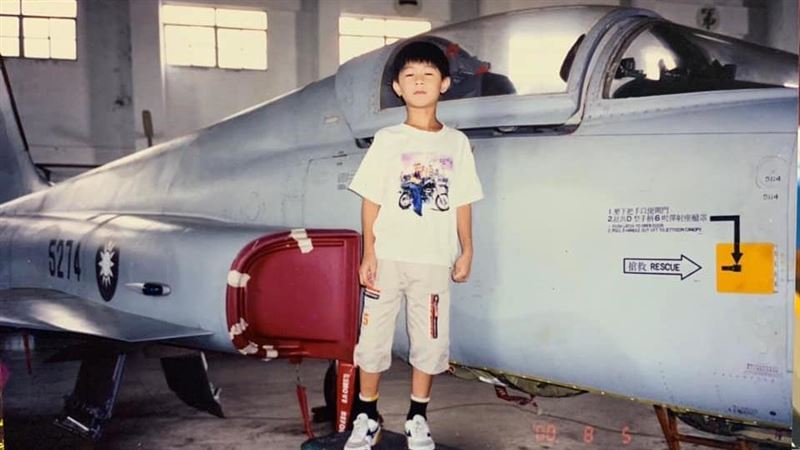 立志當飛官！朱冠甍20年後夢想成真