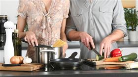 煮飯，主菜，切菜，夫妻（示意圖／翻攝自Pixabay）
