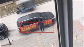 中國,河南,結婚,前任,布條,禮車,新郎。(圖/翻攝自網易號)