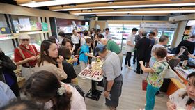 第一名店-小巨蛋門市舉辦銀髮試吃活動。（圖／第一名店提供）