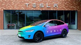 ▲Tesla推出「Drive with Pride 與驕傲同行：改變就是現在」活動（圖／Tesla提供）