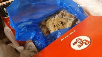 賊欲入屋偷蝦遇換鎖　竟找鎖匠來開門