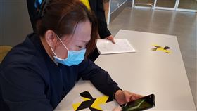 長榮大學馬來西亞籍受害女生母親哭斷腸鍾女母親在社交網路上看到女兒同學直播女兒的追思活動，不禁悲從中來。中央社記者孫天美攝109年10月31日