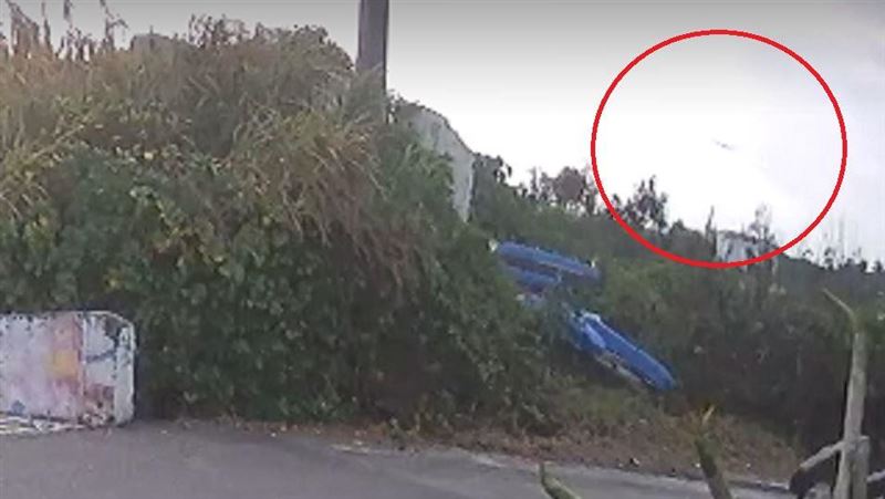墜機前最後畫面　曾機頭朝上搶救飛機