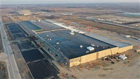 鴻海科技集團30日通知美國威斯康辛州，反對威州認為鴻海不符合獲得創造就業賦稅抵免的資格。圖為鴻海威州廠區施工情形。（圖／翻攝自鴻海集團網頁honhai.com）
