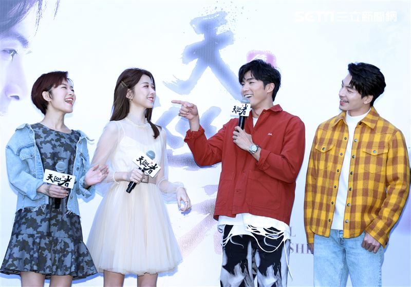 賀軍翔、邵雨薇、程雅晨、張洛偍出席「天巡者」見面會。（記者邱榮吉/攝影）