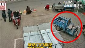 中國,山東,廣場,三輪車,阿嬤,自動駕駛（圖／翻攝自微博）