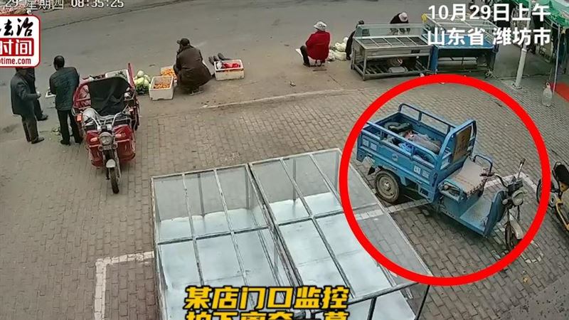 三輪車停廣場竟「自動駕駛」還險撞嬤