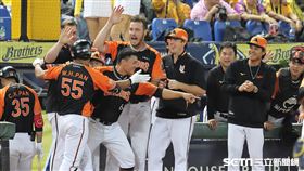 ▲統一獅外野手潘武雄代打敲出3分砲。（圖／記者劉彥池攝影）