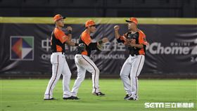▲統一獅臺灣大賽奪下首勝，外野手蘇智傑、陳傑憲、唐肇廷。（圖／記者劉彥池攝影）