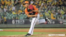 ▲統一獅後援投手鄭鈞仁1.1局投球送出3K。（圖／記者劉彥池攝影）