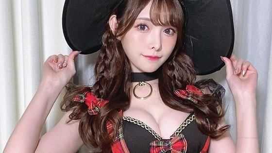萬聖節福利！橋本有菜美胸竟滿出禮服