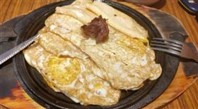 牛排,蛋,半熟,膽固醇（圖／翻攝自Dcard）