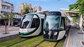 高雄輕軌新車2日上線營運高雄市捷運局1日表示，高雄輕軌二階車輛預計2日開始於C1籬仔內站至C14哈瑪星站路段上線營運，象徵輕軌一、二階機電系統整合達成階段性成果。（高雄市捷運局提供）中央社記者侯文婷傳真　109年11月1日