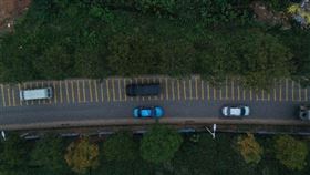 300公尺馬路「鋪298條減速帶」！司機：結石都震掉了（圖／翻攝自微博）