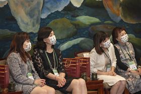 蔡英文接見「世界華人工商婦女企管協會訪問團」。（圖／總統府提供）