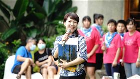 美濃國小校長楊瑞霞出任高市客委會主委高雄市政府2日任命美濃國小校長楊瑞霞（中）出任客委會主委，盼持續傳承客家語言及文化，並行銷客庄的美好。（高市府提供）中央社記者王淑芬傳真　109年11月2日