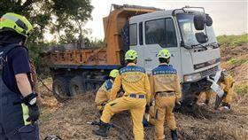 台中,朝陽科技大學,工地,砂石車,駕駛,車輪