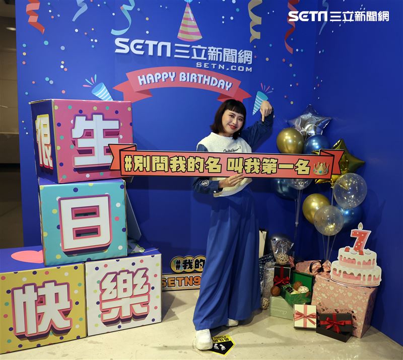 李芷婷祝福三立新聞網7周年生日快樂。（記者邱榮吉/攝影）