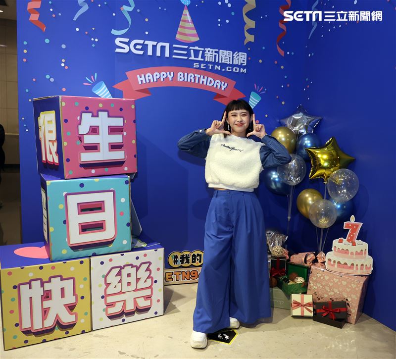 李芷婷祝福三立新聞網7周年生日快樂。（記者邱榮吉/攝影）