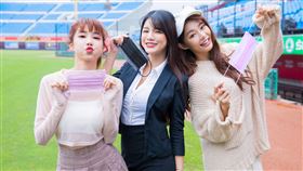 ▲樂天市場攜手口罩國家隊，推出樂天女孩特殊色口罩。（圖／樂天桃猿球團提供）