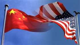 美國大選前夕，白宮國安會公布過去4年重要官員的中國事務演講稿彙整，表示美國政府正採取行動，不再對中國的行為視而不見。（中央社）中國、美國、國旗