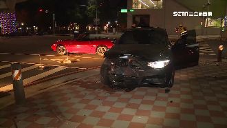 左轉跑車高速撞名車　2車嚴重毀損