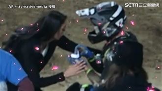 賽車手慘摔　女友衝向前竟是求婚驚喜