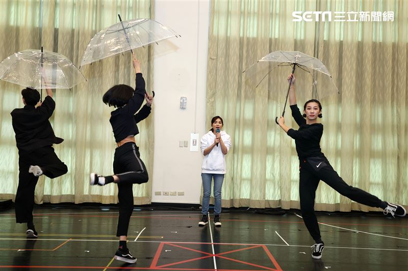 ELLA陳嘉樺首場巡迴演「艾拉秀」倒數開演彩排。（記者邱榮吉/攝影）