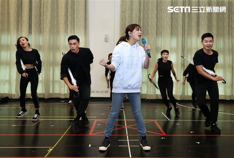 ELLA陳嘉樺首場巡迴演「艾拉秀」倒數開演彩排。（記者邱榮吉/攝影）