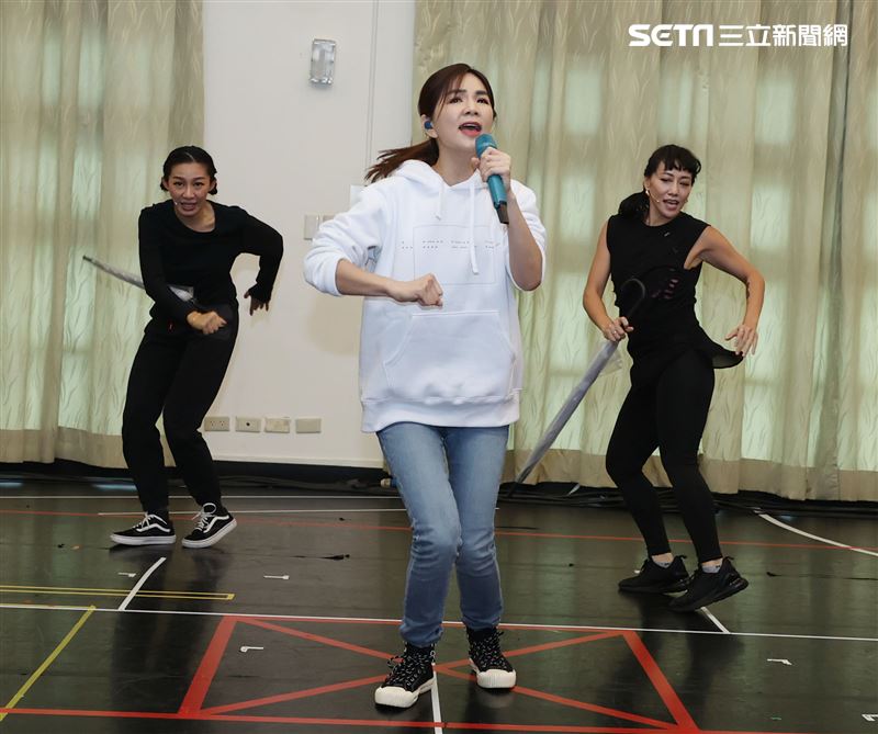 ELLA陳嘉樺首場巡迴演「艾拉秀」倒數開演彩排。（記者邱榮吉/攝影）