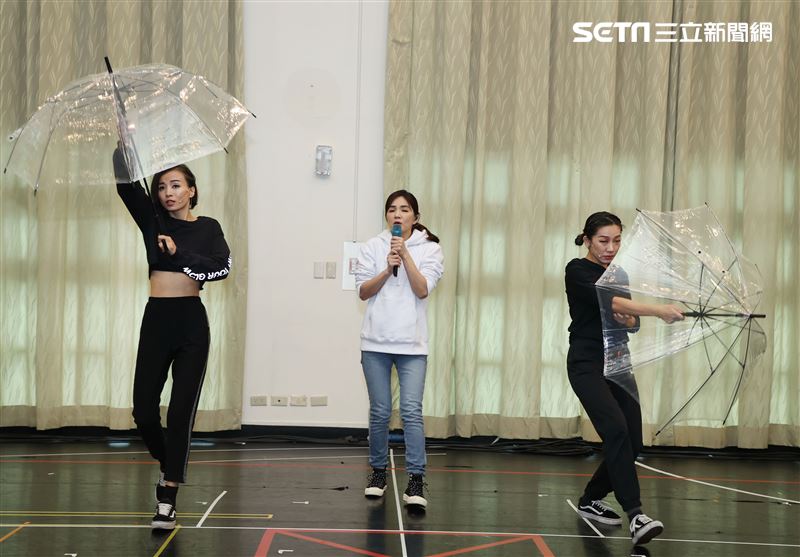 ELLA陳嘉樺首場巡迴演「艾拉秀」倒數開演彩排。（記者邱榮吉/攝影）