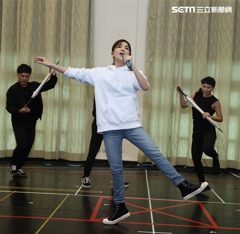 ELLA陳嘉樺首場巡迴演「艾拉秀」倒數開演彩排。（記者邱榮吉/攝影）