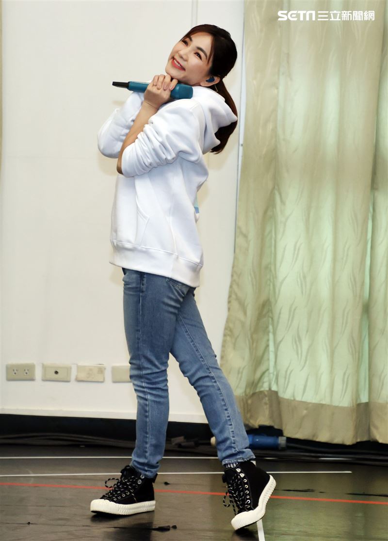 ELLA陳嘉樺首場巡迴演「艾拉秀」倒數開演彩排。（記者邱榮吉/攝影）