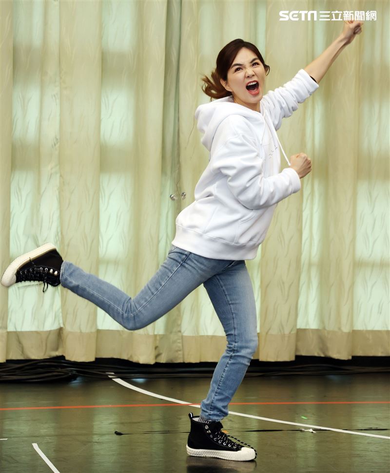 ELLA陳嘉樺首場巡迴演「艾拉秀」倒數開演彩排。（記者邱榮吉/攝影）