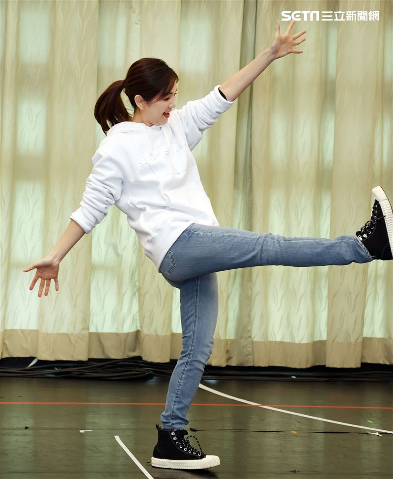 ELLA陳嘉樺首場巡迴演「艾拉秀」倒數開演彩排。（記者邱榮吉/攝影）