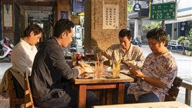 黃信堯新作同學麥娜絲　獲選金馬影展開幕片導演黃信堯新作「同學麥娜絲」，找來演員鄭人碩（左起）、施名帥、劉冠廷、納豆互拚演技，獲選為2020台北金馬影展其中一部開幕片。（金馬執委會提供）中央社記者葉冠吟傳真　109年8月10日