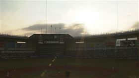 ▲日本職棒3日羅德、軟銀之戰出現西曬問題。（圖／翻攝自太平洋聯盟 TV官方推特）