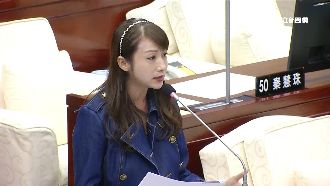 老師強制親小孩嘴！家長怒控性騷擾