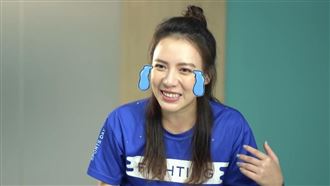 她射門得分成英雄　忍淚喊不是廢棒了