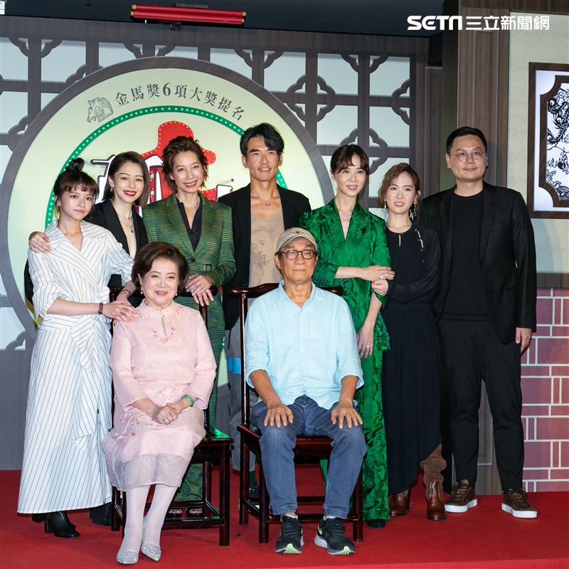 《孤味》首映會 監製 廖慶松、監製 徐若瑄、導演許承傑、陳淑芳、謝盈萱、孫可芳、丁寧、楊一展、陳姸霏。（記者楊澍/攝影）