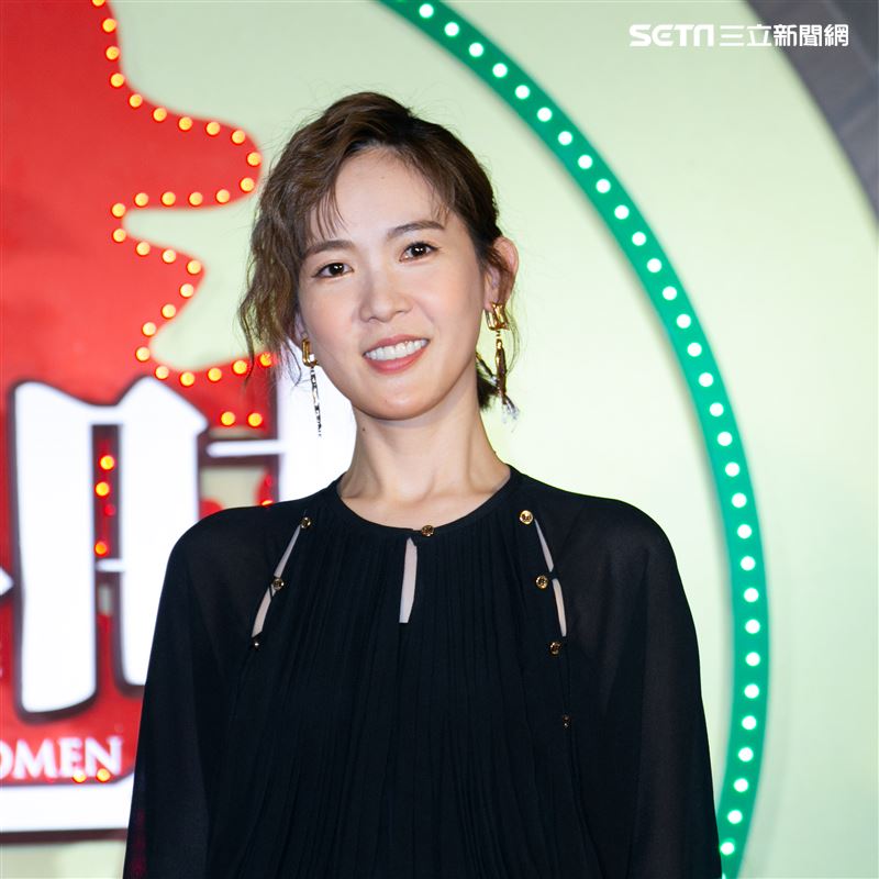 《孤味》首映會 監製 廖慶松、監製 徐若瑄、導演許承傑、陳淑芳、謝盈萱、孫可芳、丁寧、楊一展、陳姸霏。（記者楊澍/攝影）