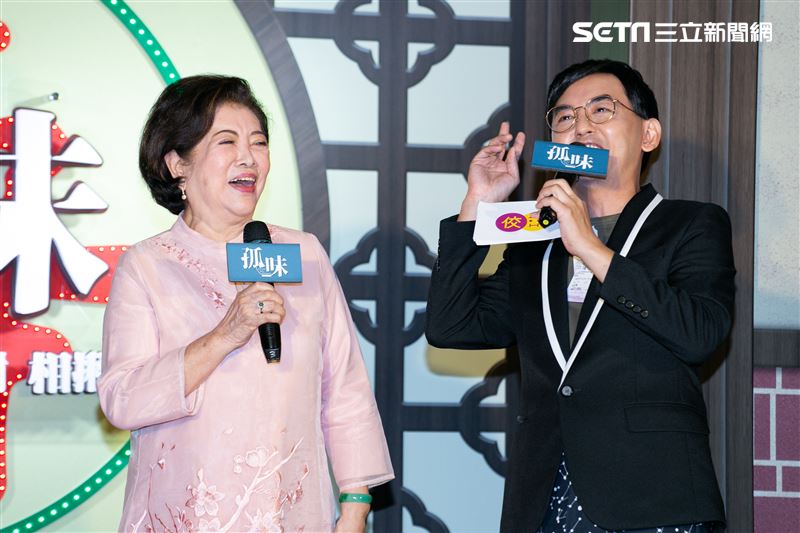 《孤味》首映會 監製 廖慶松、監製 徐若瑄、導演許承傑、陳淑芳、謝盈萱、孫可芳、丁寧、楊一展、陳姸霏。（記者楊澍/攝影）