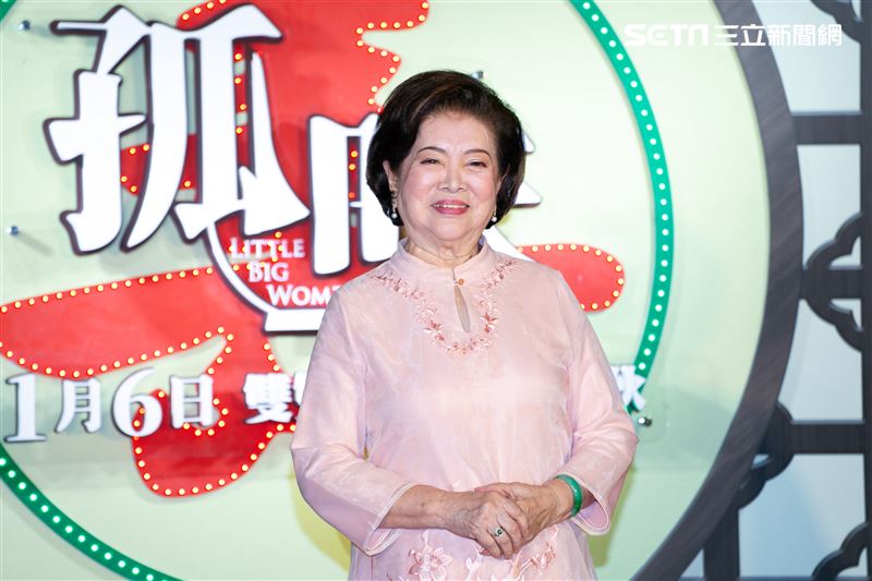 《孤味》首映會 監製 廖慶松、監製 徐若瑄、導演許承傑、陳淑芳、謝盈萱、孫可芳、丁寧、楊一展、陳姸霏。（記者楊澍/攝影）