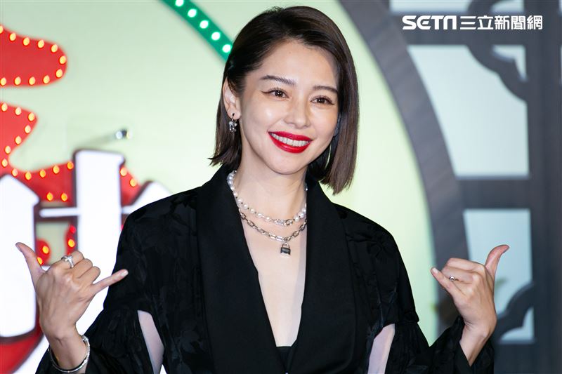 《孤味》首映會 監製 廖慶松、監製 徐若瑄、導演許承傑、陳淑芳、謝盈萱、孫可芳、丁寧、楊一展、陳姸霏。（記者楊澍/攝影）