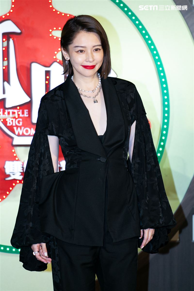 《孤味》首映會 監製 廖慶松、監製 徐若瑄、導演許承傑、陳淑芳、謝盈萱、孫可芳、丁寧、楊一展、陳姸霏。（記者楊澍/攝影）