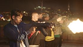 食人少年幫,少年,名牌,球鞋,機關槍　（圖／車庫娛樂提供）