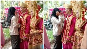 新娘還在旁邊，新郎卻摟著前女友。（圖／翻攝自Tiktok@ftriandika）