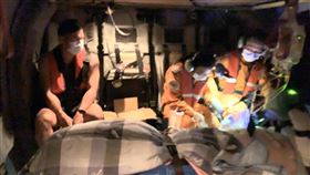 蘭嶼民眾車禍骨折！空勤總隊「夜飛」返台轉診…達成任務
