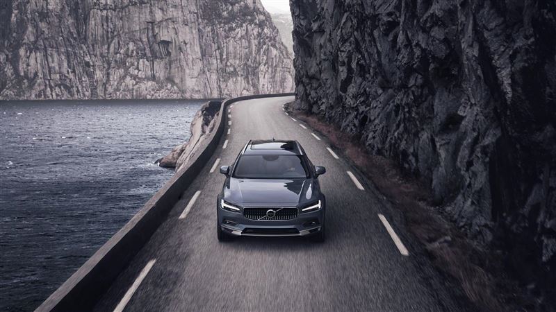 V90跨界旅行車　升級48V輕油電